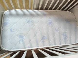 Cuna blanca con colchón