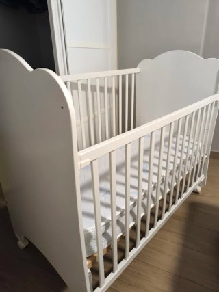 Cuna blanca con colchón