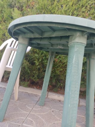 Tavolo rotondo in plastica per esterni