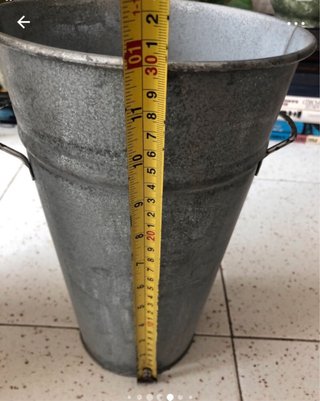 Cubos metálicos plateados