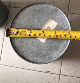 Cubos metálicos plateados