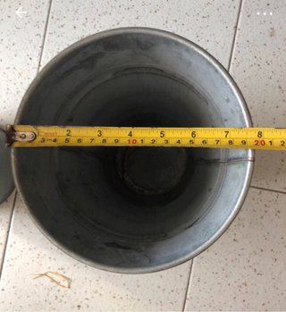 Cubos metálicos plateados