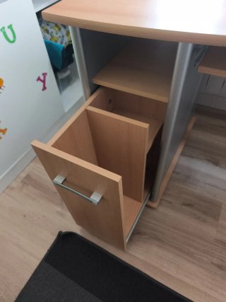 Escritorio madera y plástico gris