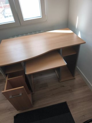 Escritorio madera y plástico gris