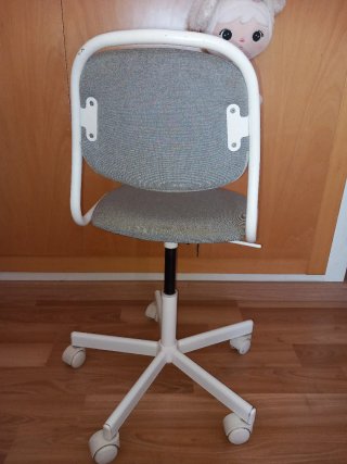 Silla giratoria Ikea gris y blanca