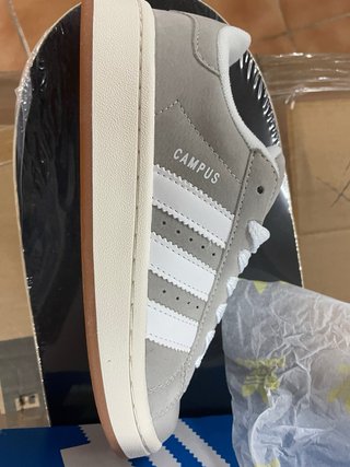 Zapatillas Grises y Blancas