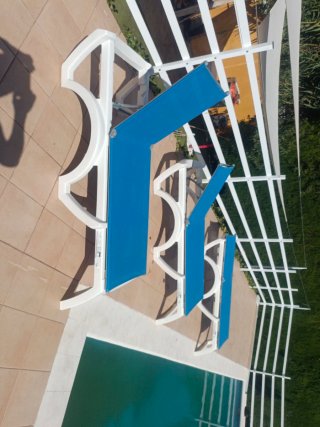 Tumbona Piscina Azul y Blanca