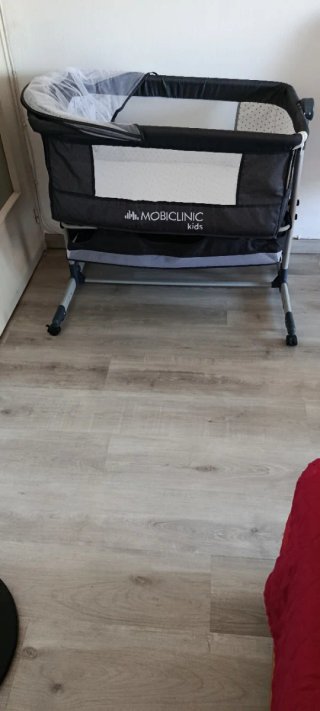 Cuna de bebé con mosquitera MOBICLINIC KIDS