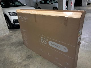 Caja TV 65"