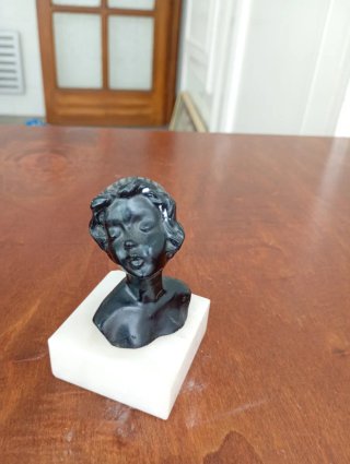 Figura coleccionismo cabeza negra