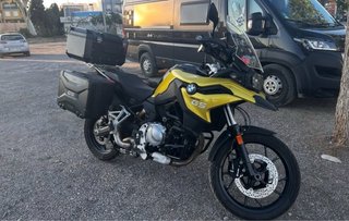 BMW F750GS  Moto Negra/Amarilla