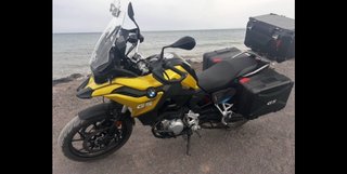 BMW F750GS  Moto Negra/Amarilla