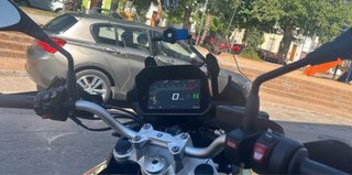 BMW F750GS  Moto Negra/Amarilla