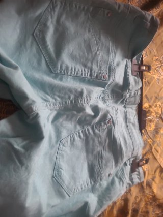 Pantalón turquesa T44 con rosas en relieve