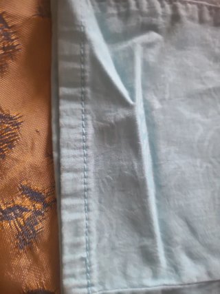 Pantalón turquesa T44 con rosas en relieve