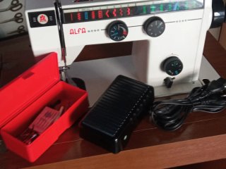 Máquina de coser Alfa automática