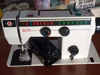 Máquina de coser Alfa automática
