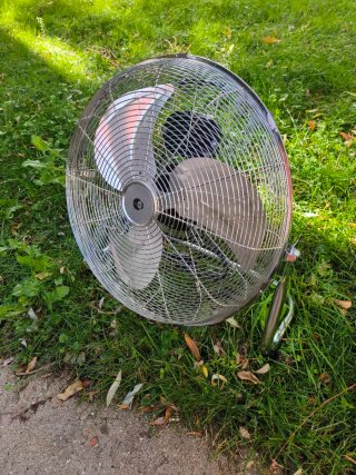 Ventilador de suelo metálico