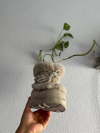 Botas Oysho beige con pelo