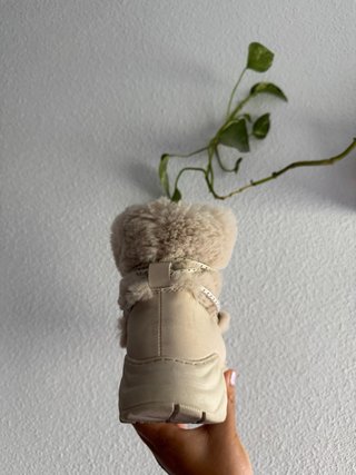 Botas Oysho beige con pelo