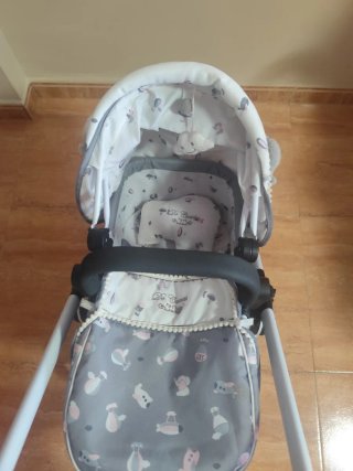 Cochecito de muñecas con diseño de elefante