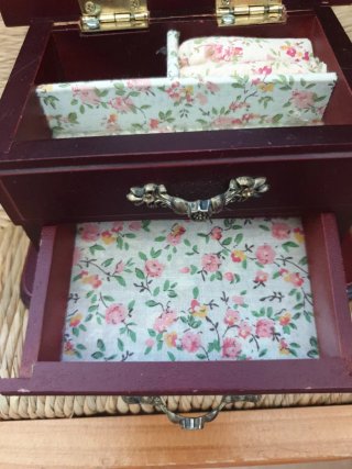 Caja joyero de madera con cajones