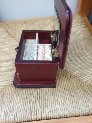 Caja joyero de madera con cajones