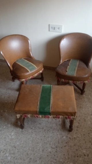 2 sillones y banco tapizados