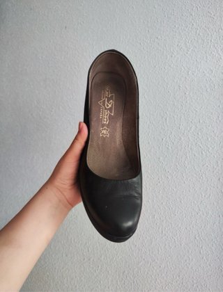 Tacones de piel negros