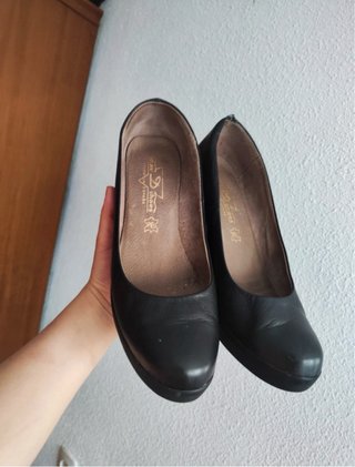Tacones de piel negros