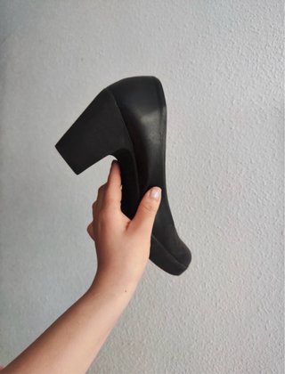 Tacones de piel negros