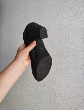 Tacones de piel negros