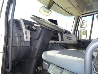 Volvo FL 260-CAMIONES CISTERNAS