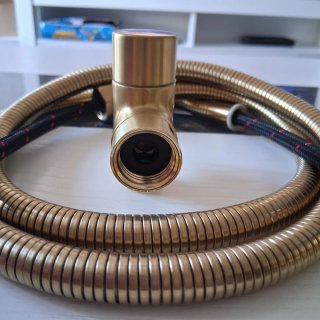 Grifo Dorado con Flexo y Soporte