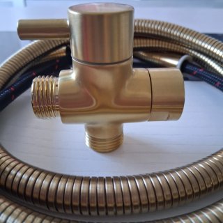 Grifo Dorado con Flexo y Soporte