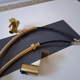 Grifo Dorado con Flexo y Soporte