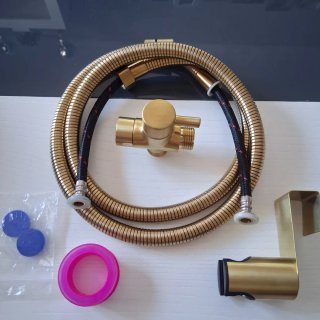 Grifo Dorado con Flexo y Soporte