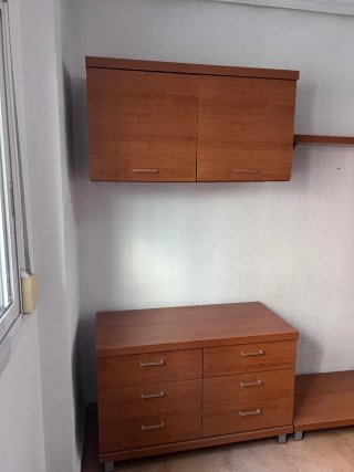 Mueble de comedor madera y cristal