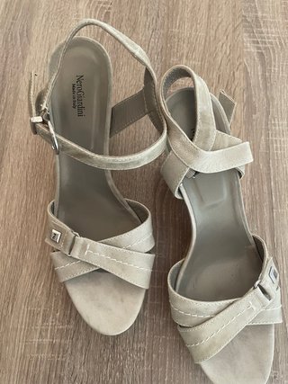 Sandalias cuña NeroGiardini beige