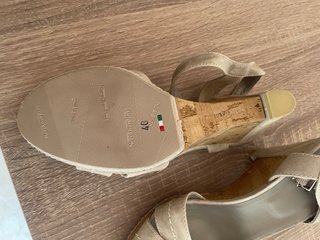 Sandalias cuña NeroGiardini beige