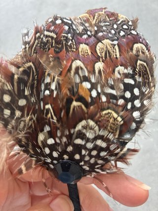 Tocado de plumas marrón y beige