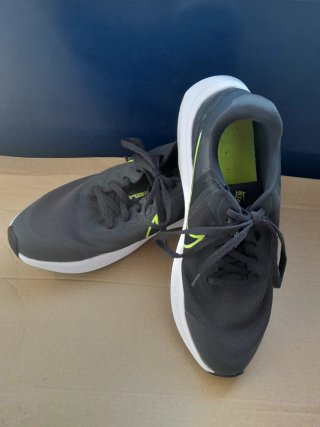 Deportivas Nike Running Grises y Verdes