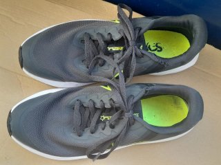 Deportivas Nike Running Grises y Verdes