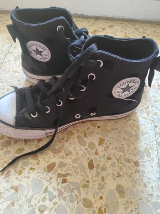 Converse Bambas Negras con Lazos