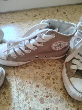 Converse Bambas Negras con Lazos