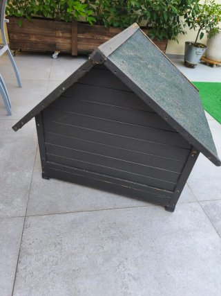 Caseta para perro oscura