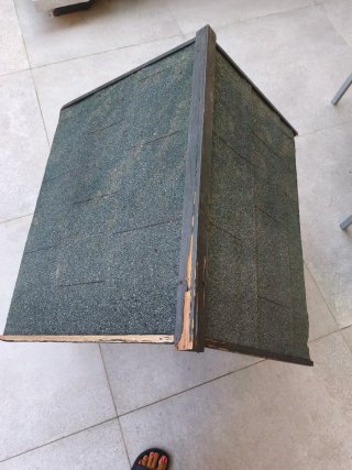 Caseta para perro oscura
