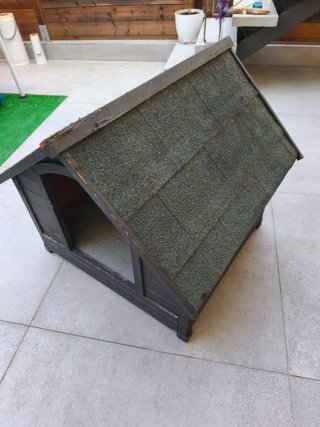 Caseta para perro oscura