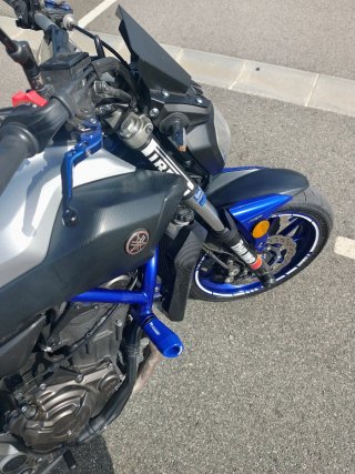 Yamaha MT-07 2017 A2 (Öhlins y LeoVince)