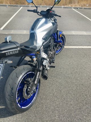 Yamaha MT-07 2017 A2 (Öhlins y LeoVince)